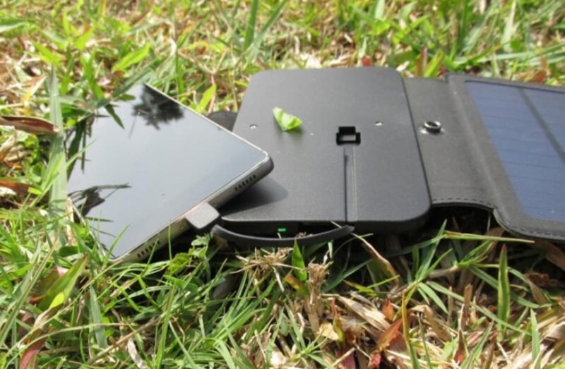 Outdoor 8W folding solar charger Direct charging collapsible solar package Off-road emergency mobile power supply - Image 5