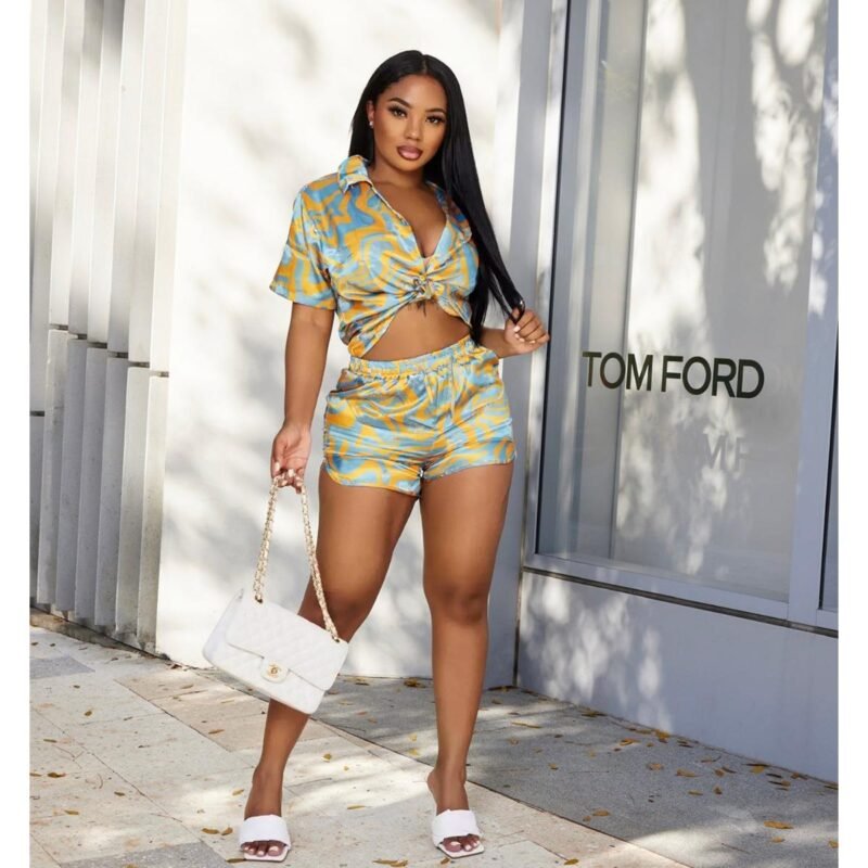 European And American Foreign Trade Women's Clothing Corrugated Printed Short-sleeved Shirt Casual Hot Pants Suit - Image 3